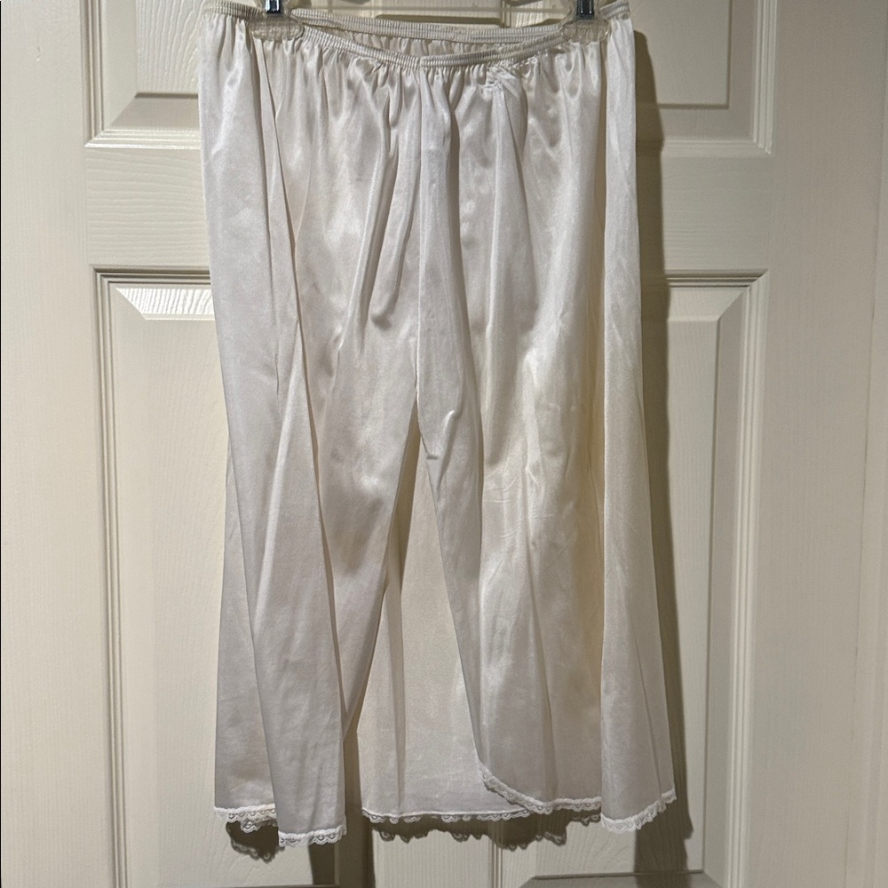 Vassarette XL, Length 28 inches, Ivory Satin Lingerie with side slit